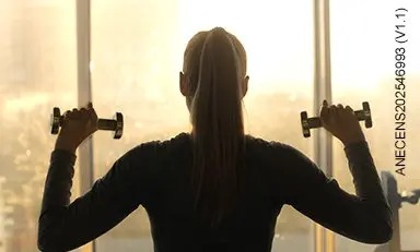 mujer mayor haciendo ejercicio